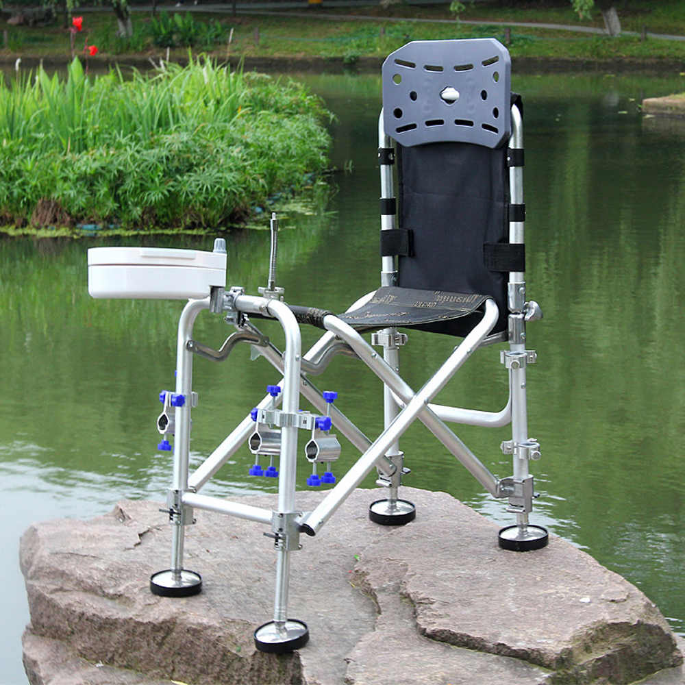 стул для рыбалки в воде